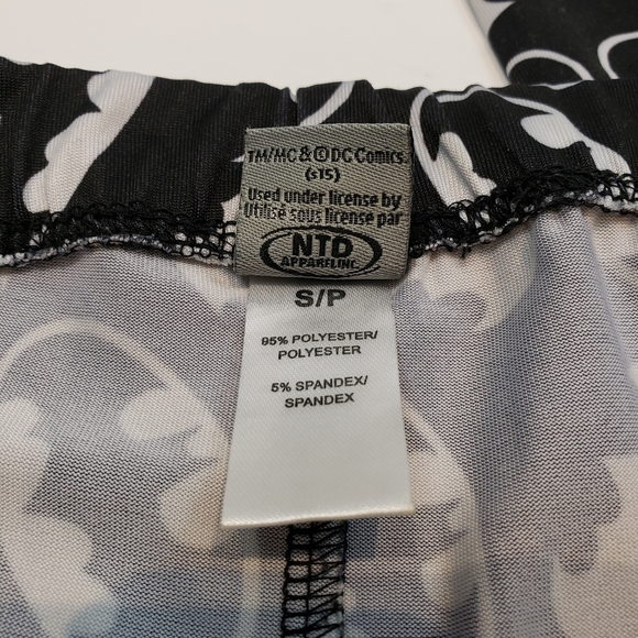 2/$20 Batman Leggings - Picture 5 of 7